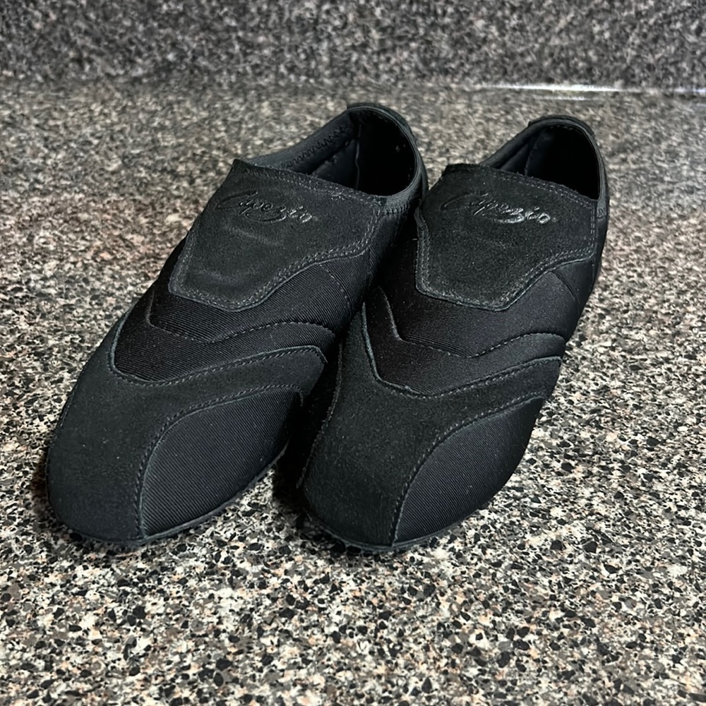 Capezio dance shoes, black, new, 7